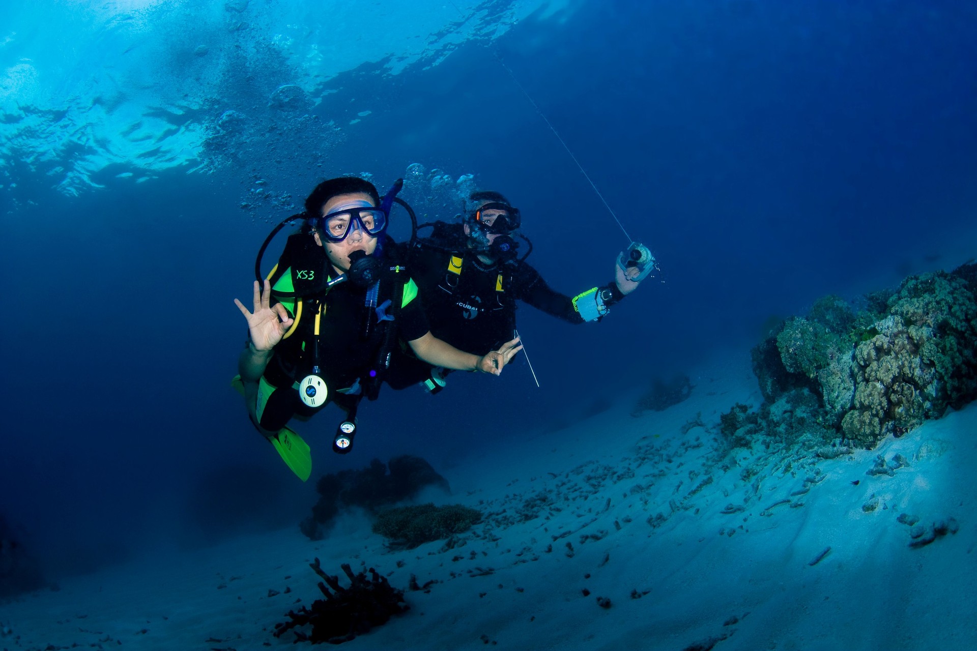Scuba diving student  and instructor
