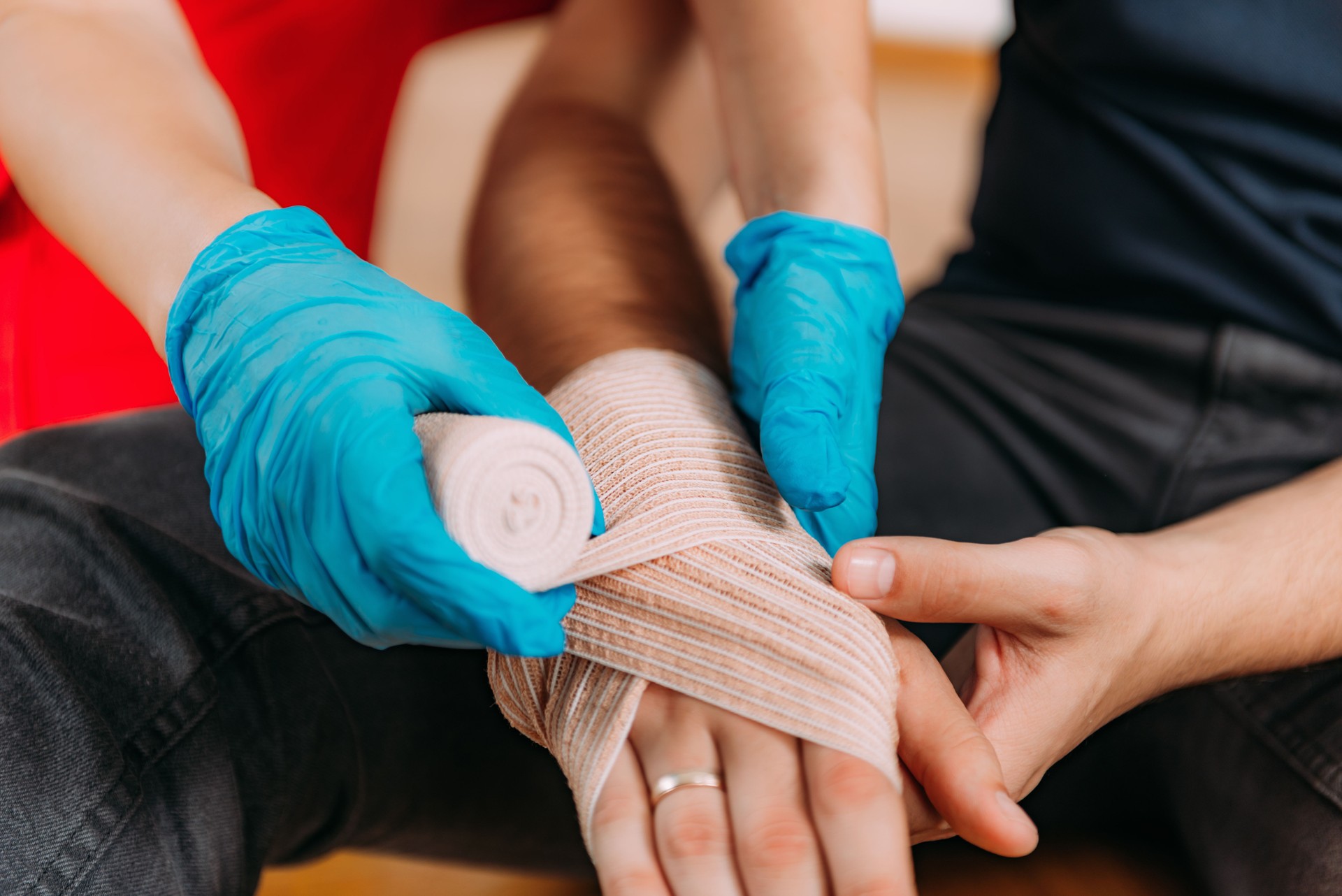 Arm cut First Aid course. Treating arm cuts effectively in informative first aid course.